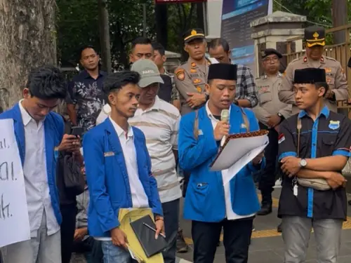Mahasiswa Pergerakan Mahasiswa Islam Indonesia Kritik Lambannya Realisasi Janji PBB Gratis untuk Warga Miskin Ekstrem