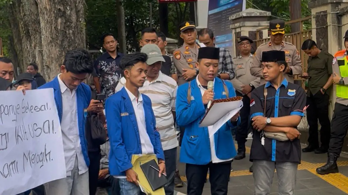Mahasiswa Pergerakan Mahasiswa Islam Indonesia Kritik Lambannya Realisasi Janji PBB Gratis untuk Warga Miskin Ekstrem