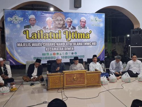 Diguyur Hujan Deras, Lailatul Ijtima' MWCNU Diwek Hidupkan Tradisi Ibadah Nahdliyin